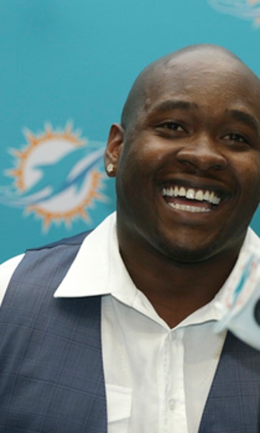 Tunsil signs $12.45 million, 4-year contract with Dolphins